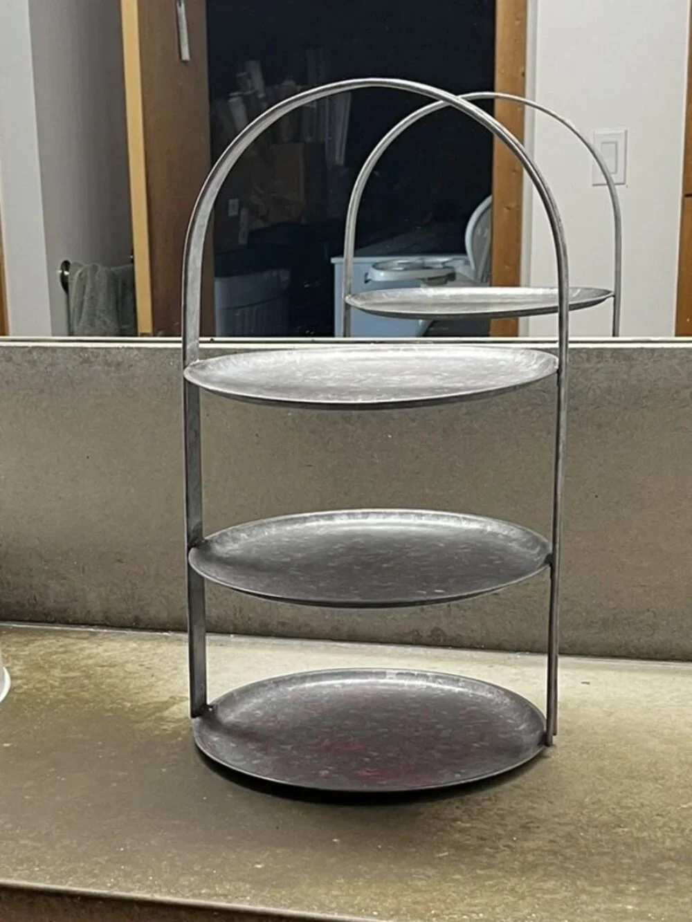 Retro LUSH 3-Tiered Metal Bubble Bar Stand